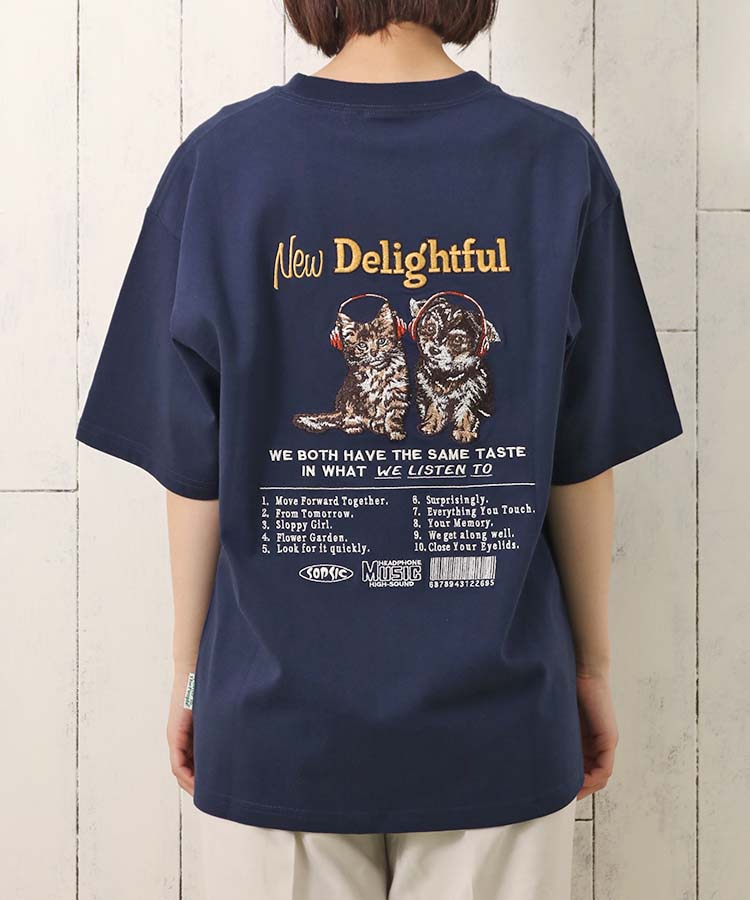 00149375 080310143000851 149375 CAT DOG Tシャツ いぬ イヌネコバックプリントTシャツ ウェア チャコール  ねこ ポリエステル（刺繍糸） 犬 肩幅50 刺繍 身幅52.5 袖丈22.5 着丈66.5 中国製 動物 猫 半袖 綿 雑貨 かわいい 可愛い 小物  ブルーエ ブルーブルーエ ...